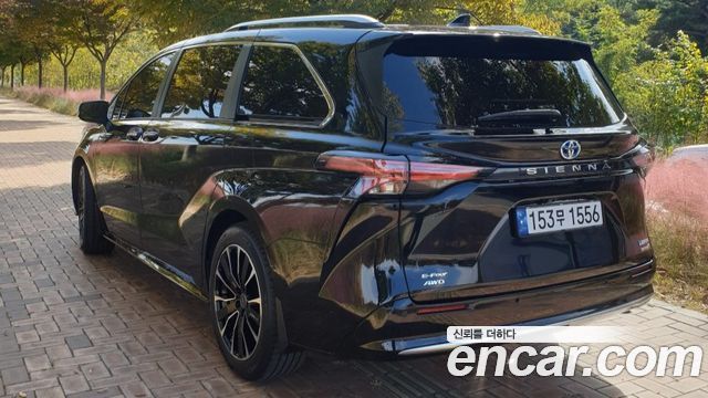 Toyota Sienna 2.5 Hybrid AWD — пробег 88 400 км — фото 2 из 5