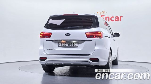 Kia Carnival из Кореи Encar