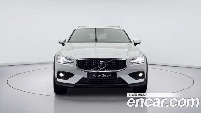 Volvo V60 B5 Ultra AWD — пробег 6 529 км — фото 2 из 5