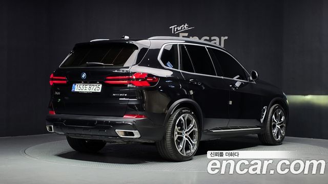BMW X5 xDrive 50e xLine — пробег 29 500 км — фото 2 из 5