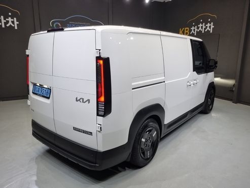 Kia PV5 Cargo Long Range Basic — пробег 21 018 км — фото 3 из 5