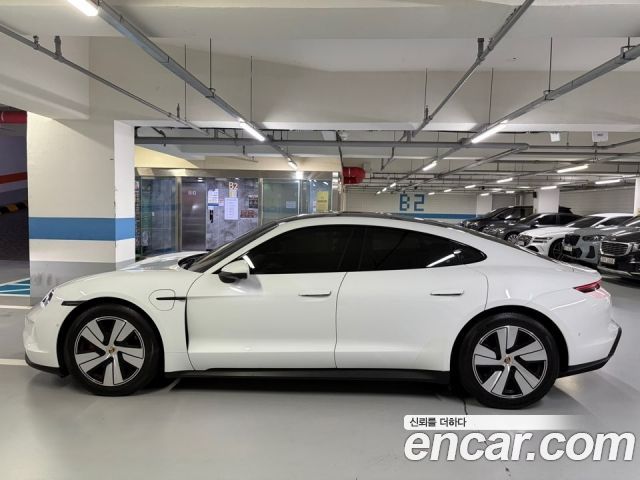 Porsche Taycan 4S — пробег 16 556 км — фото 2 из 5