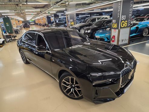 BMW 7-Series 740i xDrive M Sport — пробег 5 008 км — фото 1 из 5