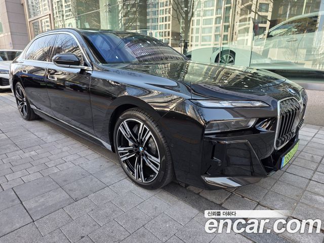 BMW 7-Series 750e xDrive M Sport — пробег 3 980 км — фото 3 из 5