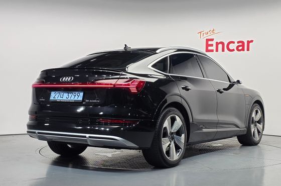 Audi e-tron 55 Quattro Sportback — пробег 63 725 км — фото 2 из 5
