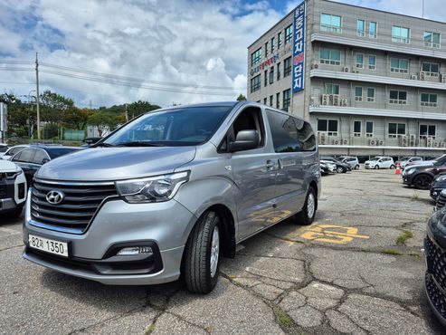 Hyundai Starex Van 3-Seater Smart — пробег 57 085 км — фото 2 из 5