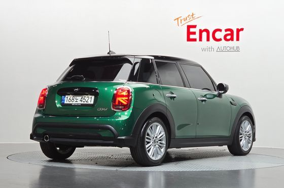 Mini Cooper 5-Door Classic Plus 3rd — пробег 54 626 км — фото 2 из 5