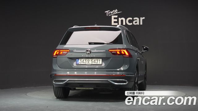Volkswagen Tiguan 2.0 TDI Premium — пробег 23 105 км — фото 4 из 5