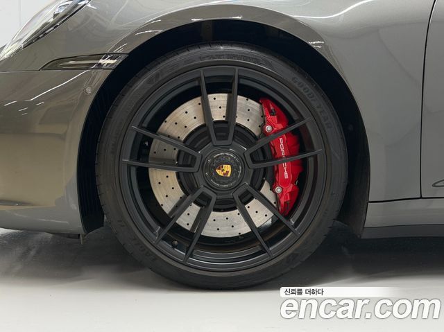 Porsche 911 Carrera 4 GTS — пробег 16 950 км — фото 5 из 5