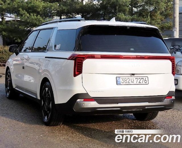 Kia Carnival Diesel 9-Seater Signature — пробег 28 300 км — фото 3 из 5