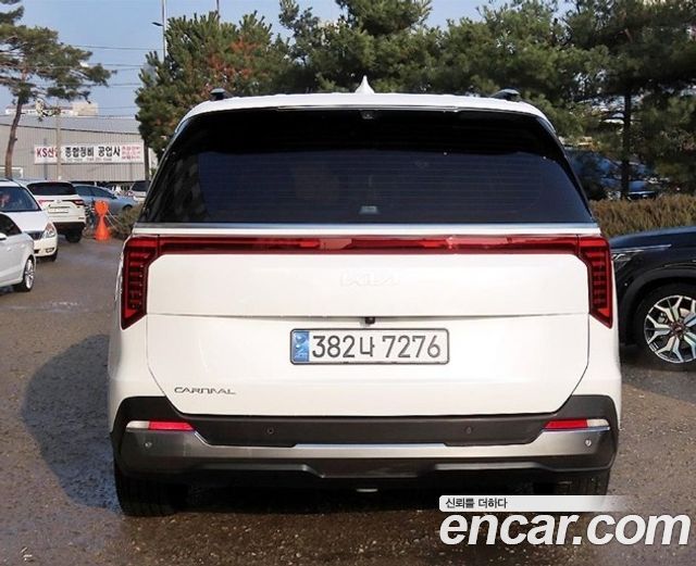 Kia Carnival Diesel 9-Seater Signature — пробег 28 300 км — фото 4 из 5