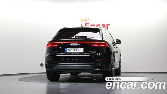 Audi Q8 55 TFSI Quattro Premium — пробег 103 812 км — фото 4 из 5