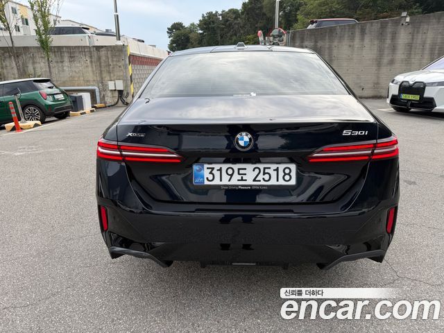 BMW 5-Series 530i xDrive M Sport — пробег 4 100 км — фото 3 из 5