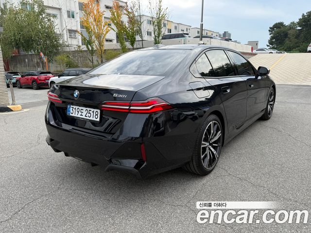 BMW 5-Series 530i xDrive M Sport — пробег 4 100 км — фото 4 из 5