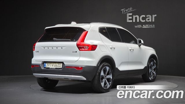 Volvo XC40 B4 Ultimate Bright — пробег 92 578 км — фото 2 из 5
