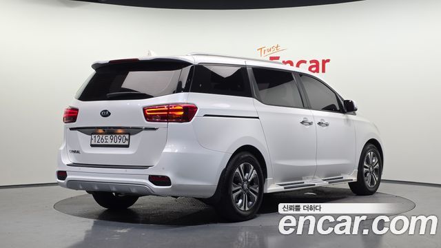 Kia Carnival из Кореи Encar