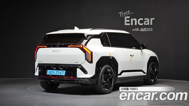 Kia EV3 Standard 2WD GT Line — пробег 7 761 км — фото 2 из 5