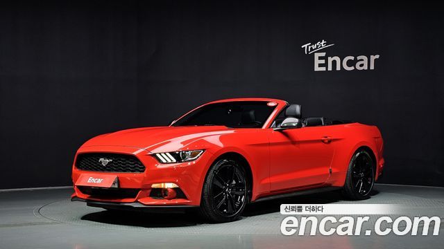 Ford Mustang Convertible — пробег 64 602 км — фото 1 из 5