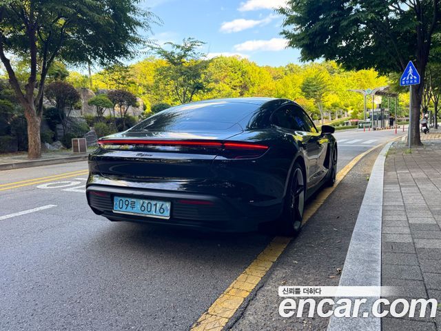 Porsche Taycan Base — пробег 22 300 км — фото 2 из 5