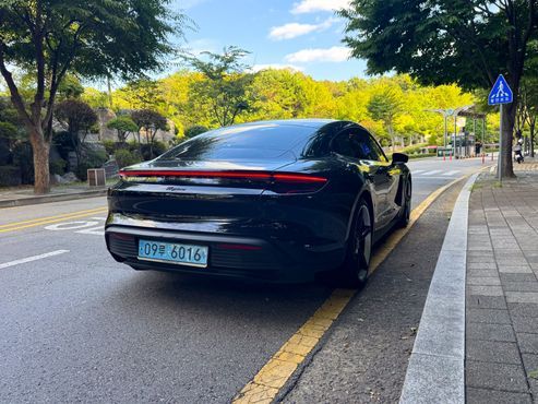 Porsche Taycan Base — пробег 22 300 км — фото 2 из 5