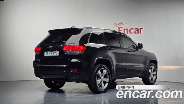 Jeep Cherokee 3.0 Diesel Overland WK2 — пробег 128 749 км — фото 2 из 5