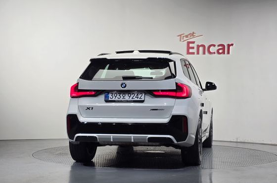 BMW X1 xDrive 20i M Sport — пробег 8 562 км — фото 4 из 5