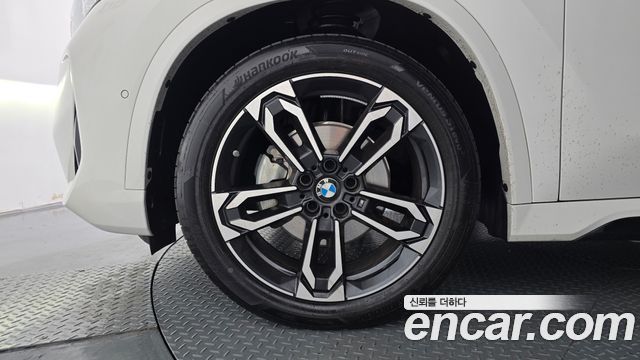 BMW X1 xDrive 20i M Sport — пробег 8 562 км — фото 5 из 5