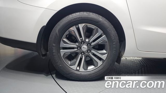 Kia Carnival 11-Seater Prestige — пробег 154 100 км — фото 5 из 5