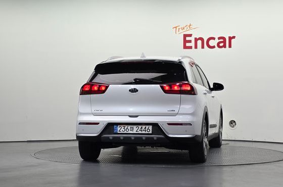 Kia Niro Luxury — пробег 142 793 км — фото 4 из 5