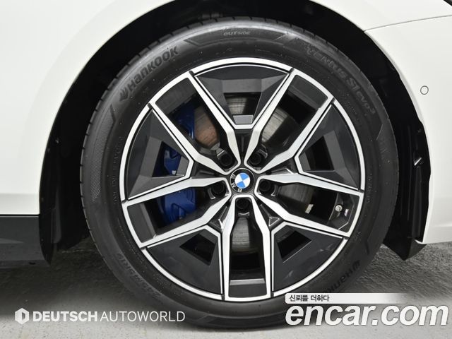 BMW i5 eDrive 40 M Sport — пробег 7 123 км — фото 5 из 5