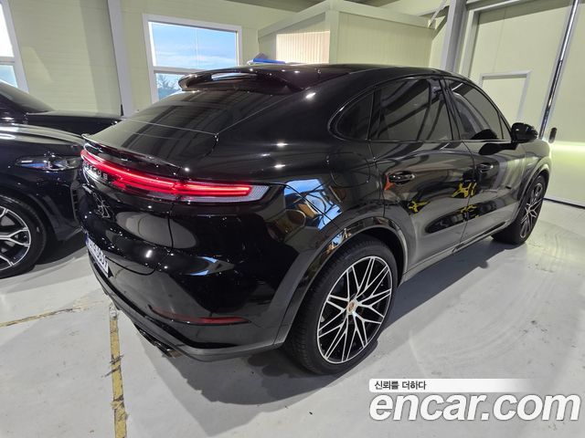 Porsche Cayenne 3.0 E-Hybrid Coupe — пробег 4 071 км — фото 2 из 5