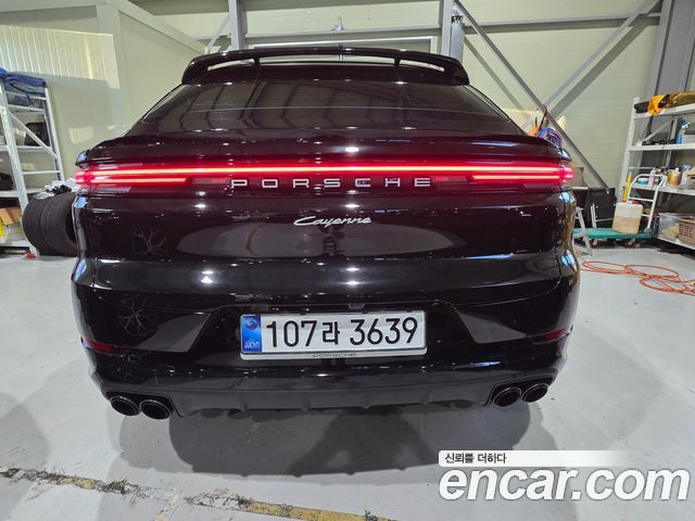 Porsche Cayenne 3.0 E-Hybrid Coupe — пробег 4 071 км — фото 4 из 5