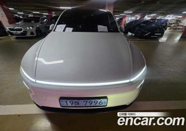 Tesla Model Y L Long Range AWD — пробег 1 км — фото 1 из 5