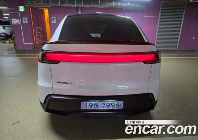 Tesla Model Y L Long Range AWD — пробег 1 км — фото 3 из 5