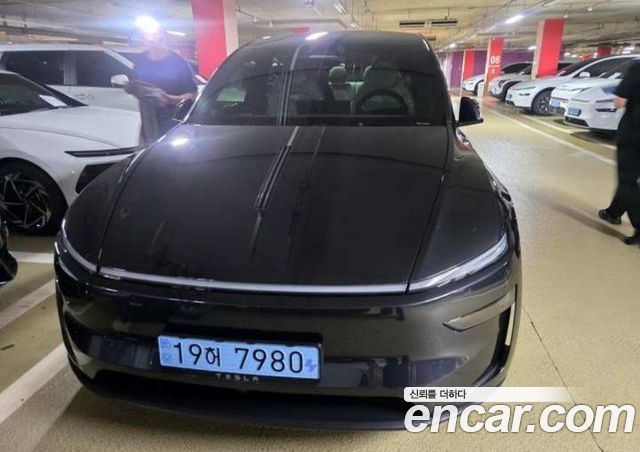 Tesla Model Y L Long Range AWD — пробег 1 км — фото 1 из 5