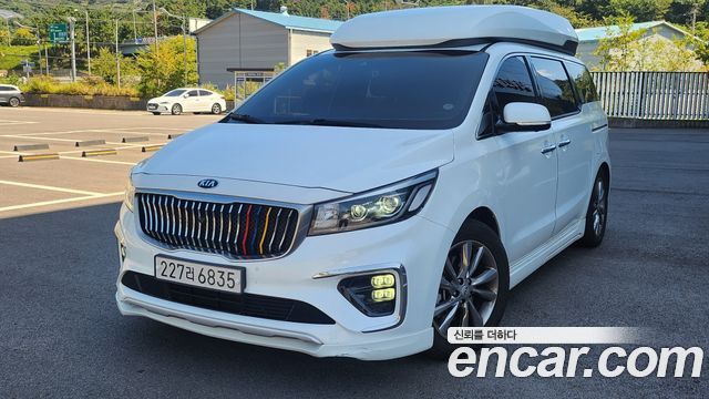 Kia Carnival 9-Seater Hi-Limousine Noblesse Special — пробег 113 000 км — фото 1 из 5