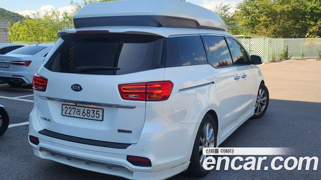 Kia Carnival 9-Seater Hi-Limousine Noblesse Special — пробег 113 000 км — фото 3 из 5