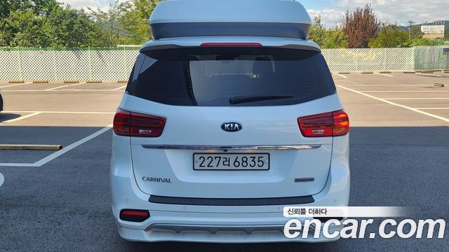 Kia Carnival 9-Seater Hi-Limousine Noblesse Special — пробег 113 000 км — фото 4 из 5