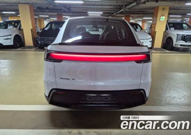 Tesla Model Y L Long Range AWD — пробег 1 км — фото 3 из 5