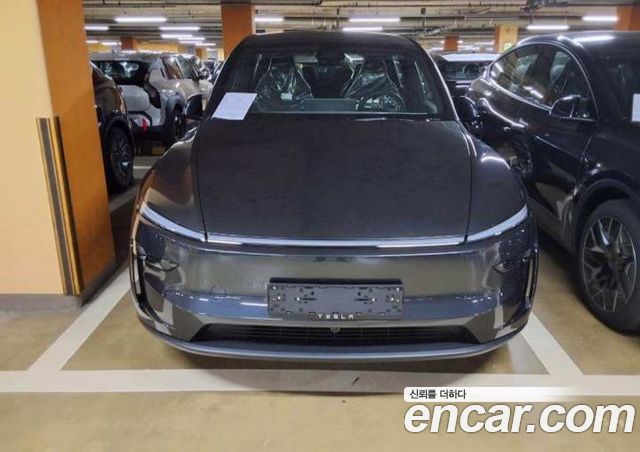 Tesla Model Y L Long Range AWD — пробег 1 км — фото 1 из 5
