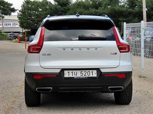Volvo XC40 T4 R-Design — пробег 79 681 км — фото 4 из 5