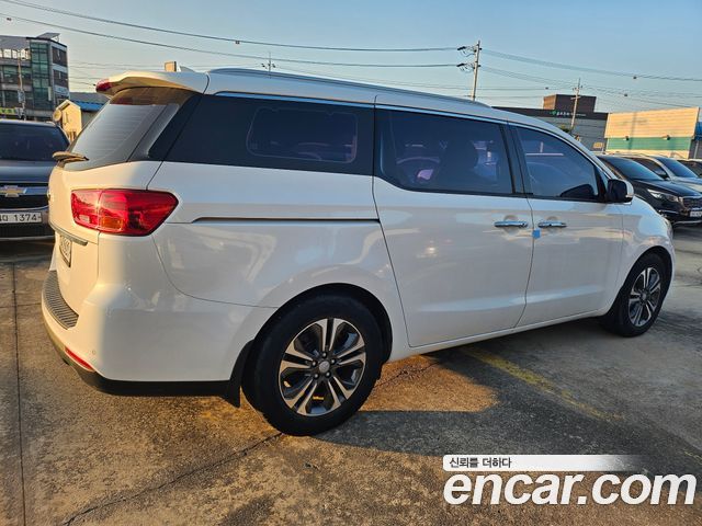 Kia Carnival 11-Seater Prestige — пробег 85 897 км — фото 3 из 5
