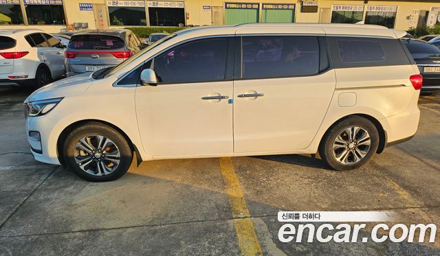 Kia Carnival 11-Seater Prestige — пробег 85 897 км — фото 4 из 5