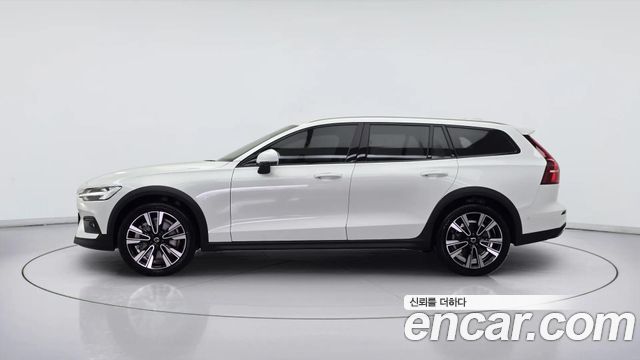 Volvo V60 B5 Ultra AWD — пробег 609 км — фото 3 из 5