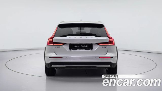 Volvo V60 B5 Ultra AWD — пробег 609 км — фото 5 из 5