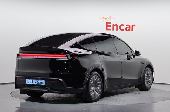 Tesla Model Y L Long Range AWD — пробег 8 684 км — фото 2 из 5