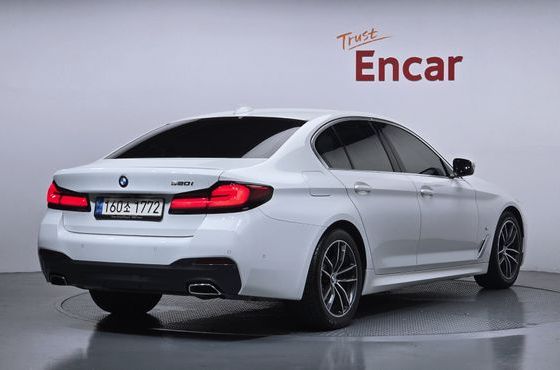 BMW 5-Series 520i M Sport — пробег 47 952 км — фото 2 из 5