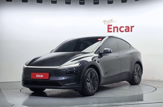 Tesla Model Y Premium RWD — пробег 4 878 км — фото 1 из 5