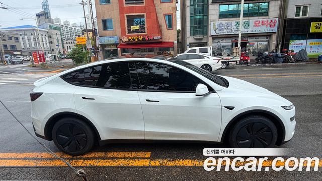 Tesla Model Y Premium RWD — пробег 700 км — фото 4 из 5