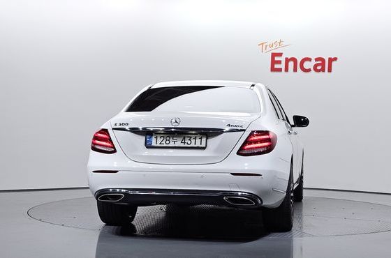 Mercedes-Benz E-Class E300 4MATIC Exclusive — пробег 74 603 км — фото 4 из 5